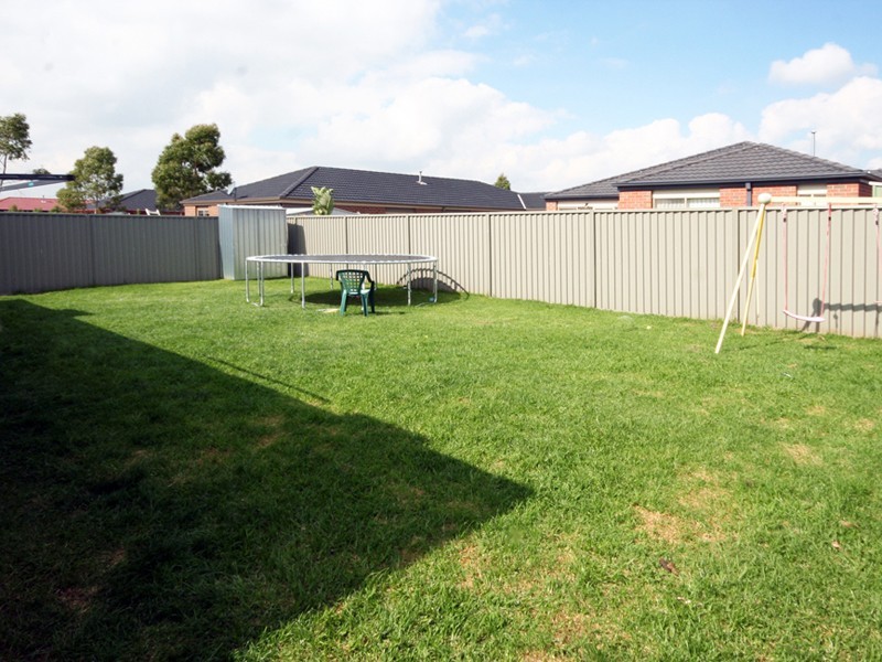 21 Bradford Drive, Cranbourne East VIC 3977