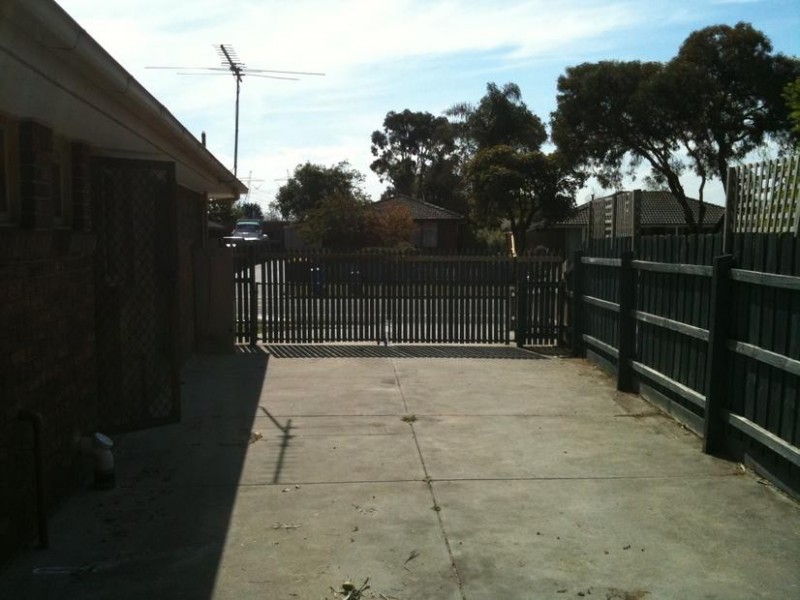 105 Endeavour Drive, Cranbourne North VIC 3977