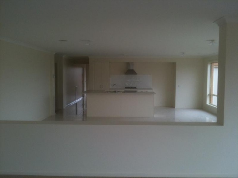 8 Rock Daisy Drive, Cranbourne VIC 3977