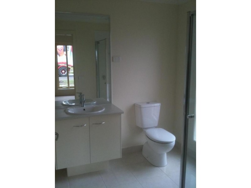 8 Rock Daisy Drive, Cranbourne VIC 3977