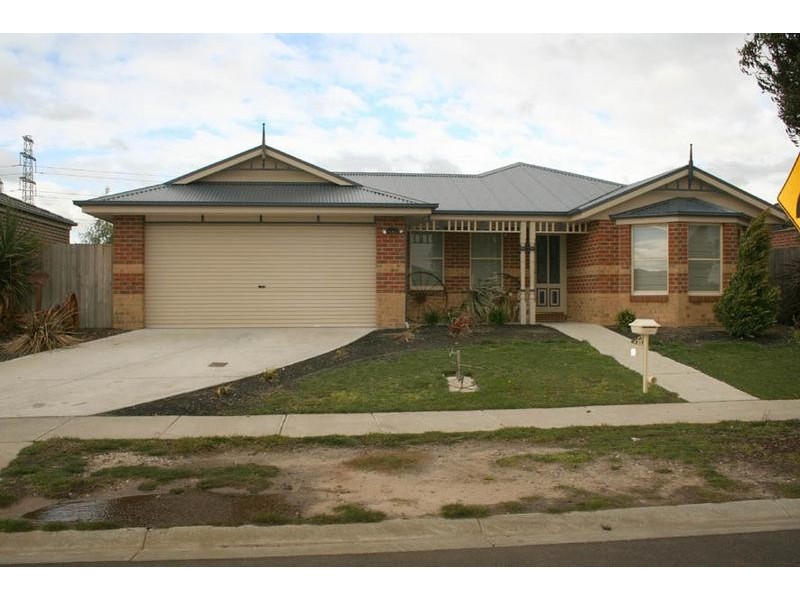 6 Longhirst Avenue, Cranbourne VIC 3977