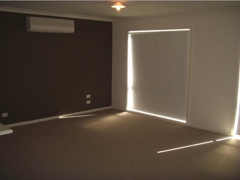 35 Calais Circuit, Cranbourne VIC 3977
