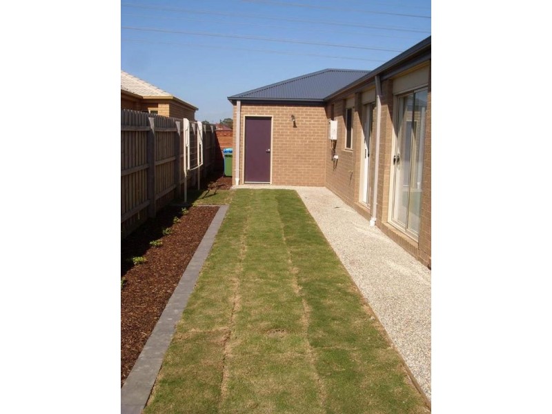 35 Calais Circuit, Cranbourne VIC 3977