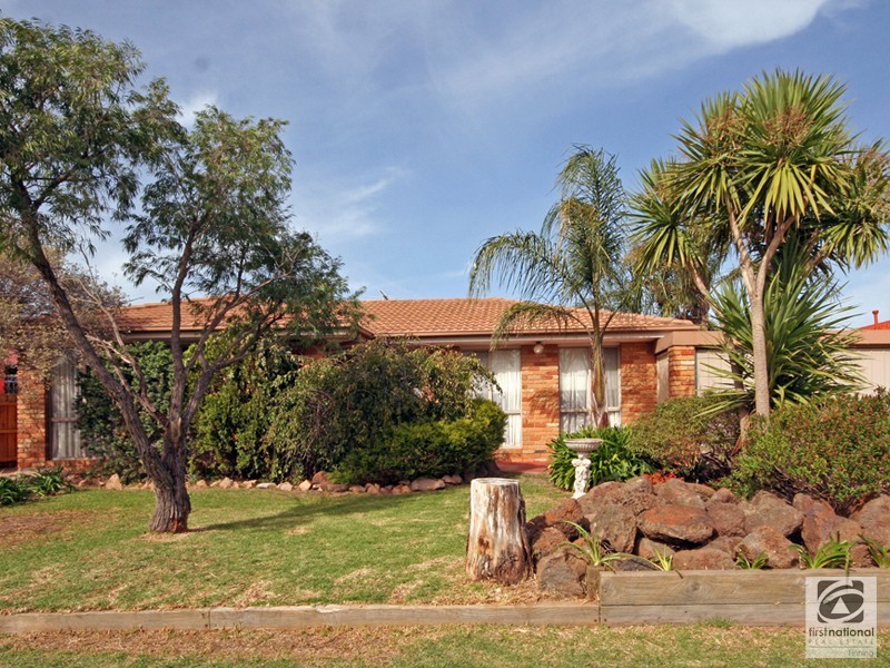 6 Kent Court, Cranbourne VIC 3977