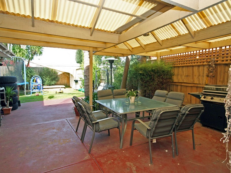 6 Kent Court, Cranbourne VIC 3977