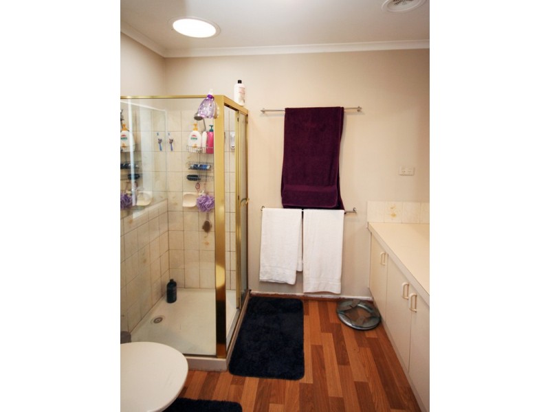 6 Kent Court, Cranbourne VIC 3977