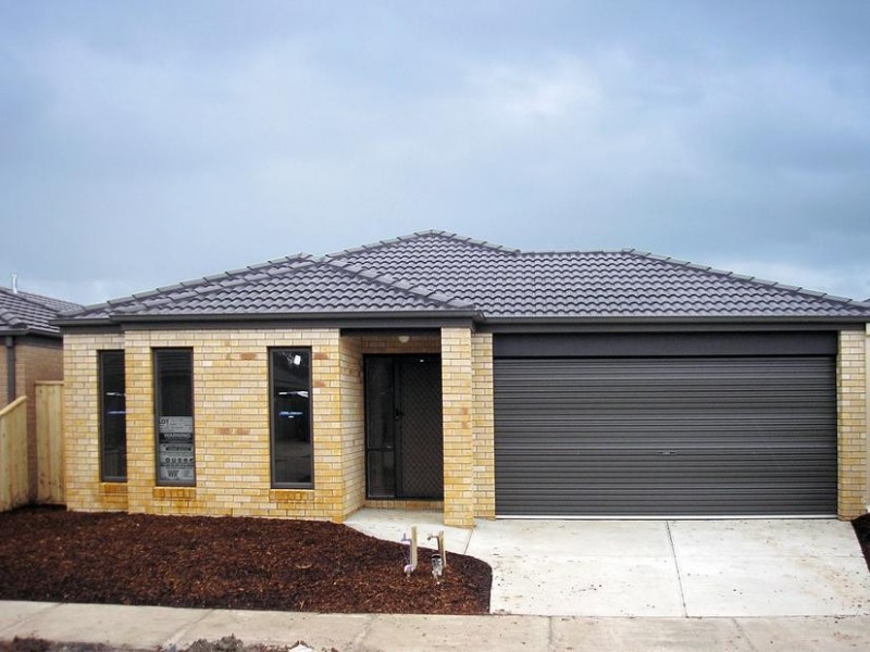 8 Gabitt Street, Clyde North VIC 3978