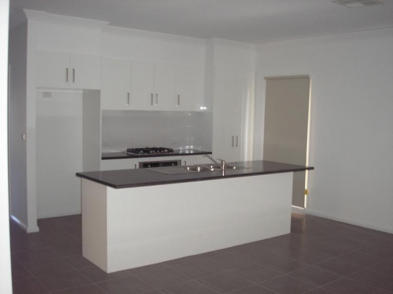 82 Thunderbolt Drive, Cranbourne East VIC 3977