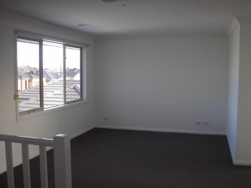 82 Thunderbolt Drive, Cranbourne East VIC 3977