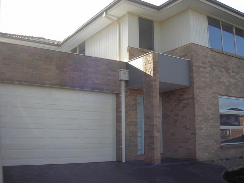 82 Thunderbolt Drive, Cranbourne East VIC 3977