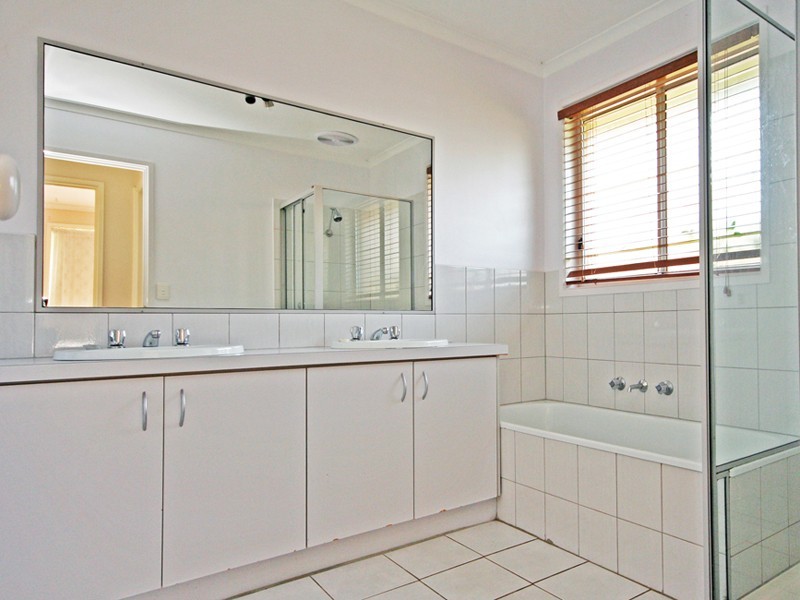 Cranbourne North VIC 3977