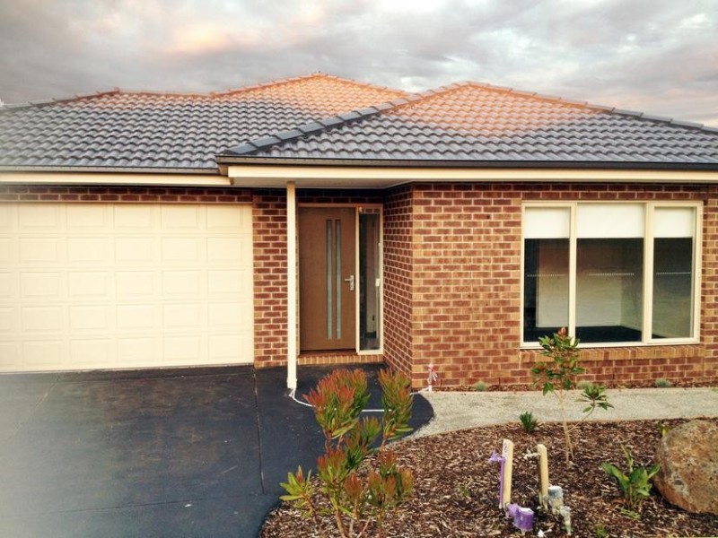 20 Starlight Rise, Cranbourne East VIC 3977