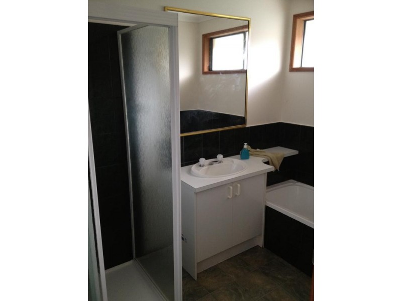 1 Don Drive, Cranbourne VIC 3977