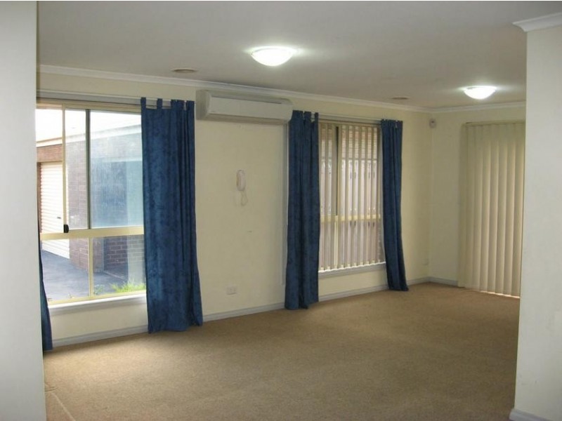 2/70 Pound Road, Hampton Park VIC 3976