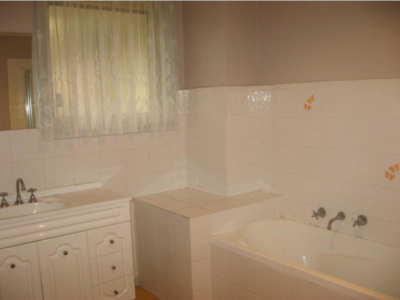 2/70 Pound Road, Hampton Park VIC 3976