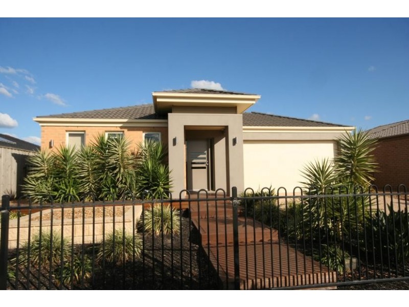 34 Waterbury Street, Cranbourne North VIC 3977