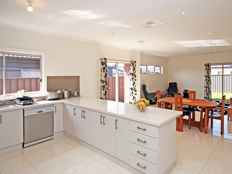 Cranbourne North VIC 3977