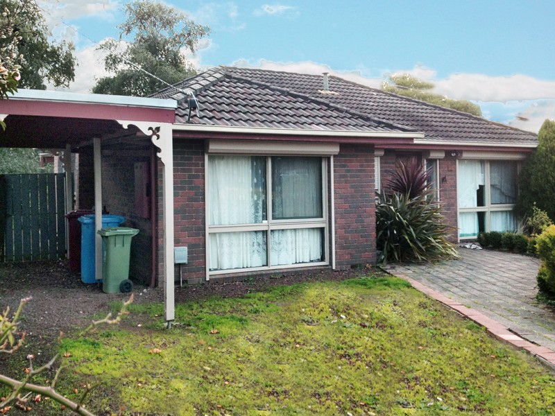 23 Lamont Crescent, Cranbourne VIC 3977