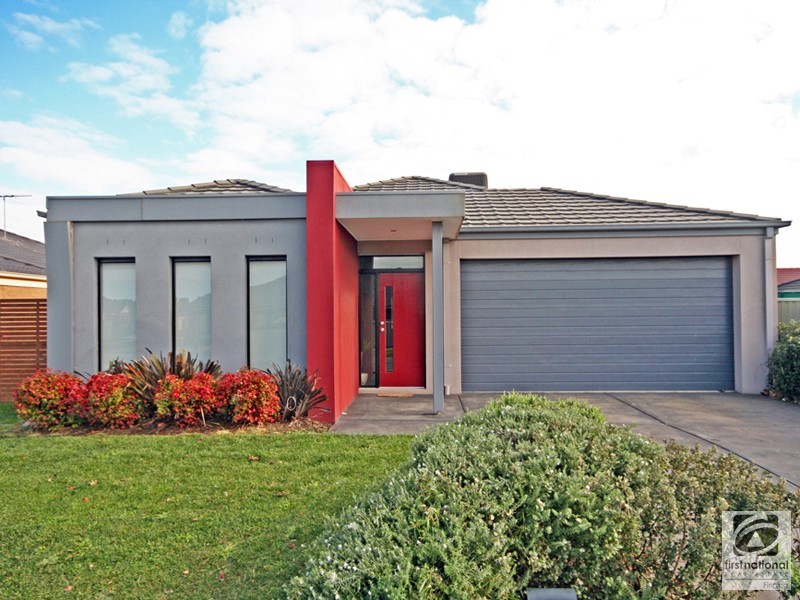 3 Archers Field Drive, Cranbourne East VIC 3977