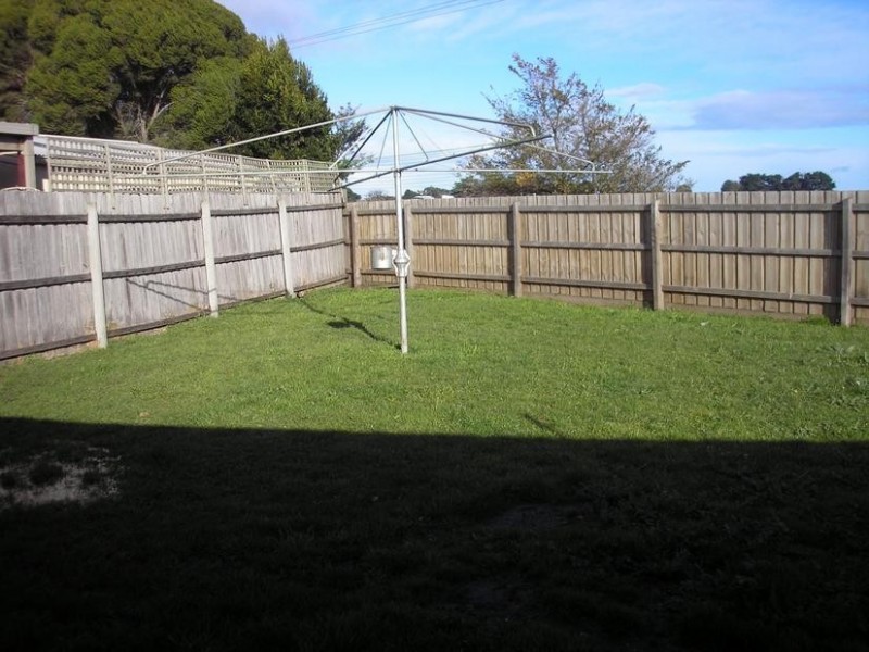 23 Megan Close, Cranbourne West VIC 3977