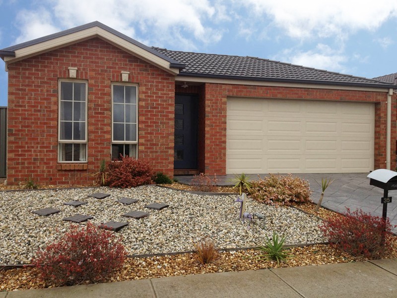 35 Archers Field Drive, Cranbourne East VIC 3977