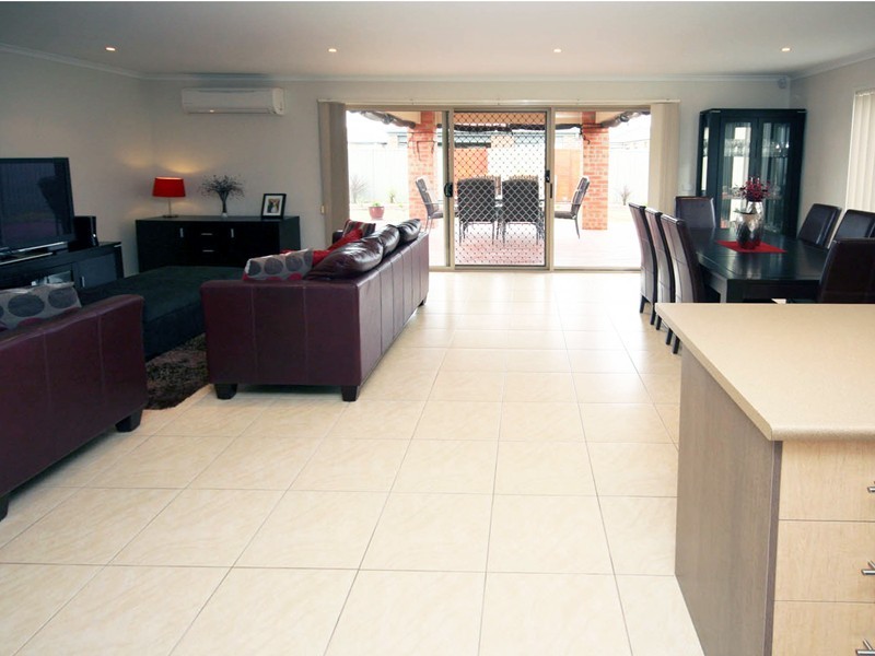 35 Archers Field Drive, Cranbourne East VIC 3977