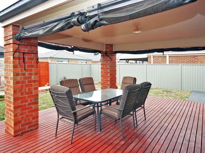 35 Archers Field Drive, Cranbourne East VIC 3977