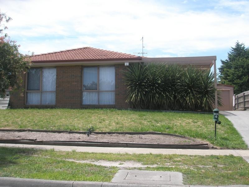 6 Josephine Avenue, Cranbourne North VIC 3977