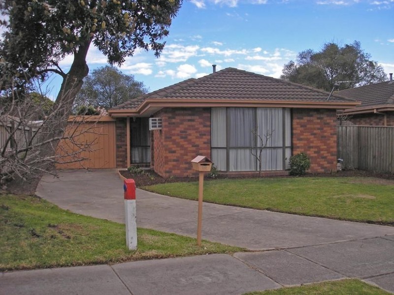 2/2 Lawson Close, Cranbourne VIC 3977