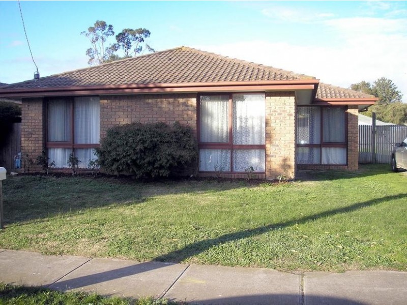 8 Bourke Road, Cranbourne VIC 3977