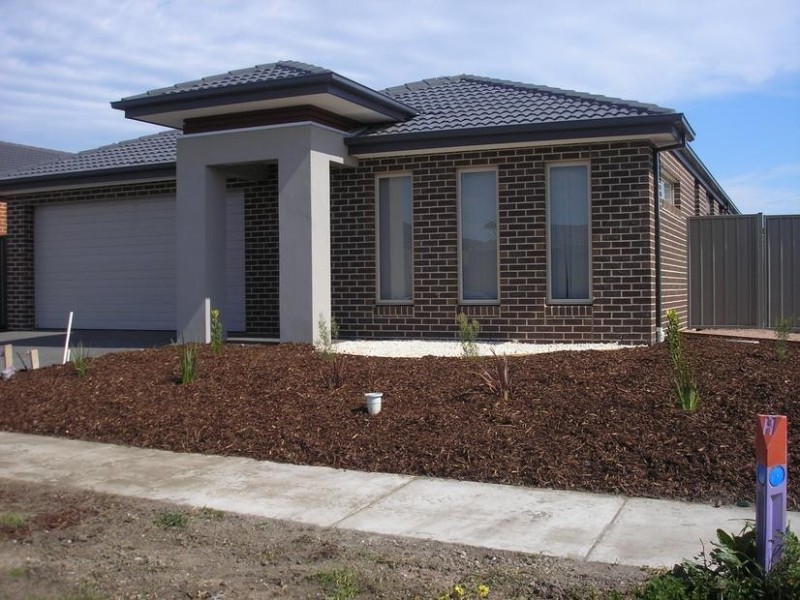 2 Tattle Grove, Cranbourne East VIC 3977