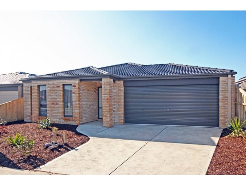 8 Gabitt Street, Cranbourne East VIC 3977