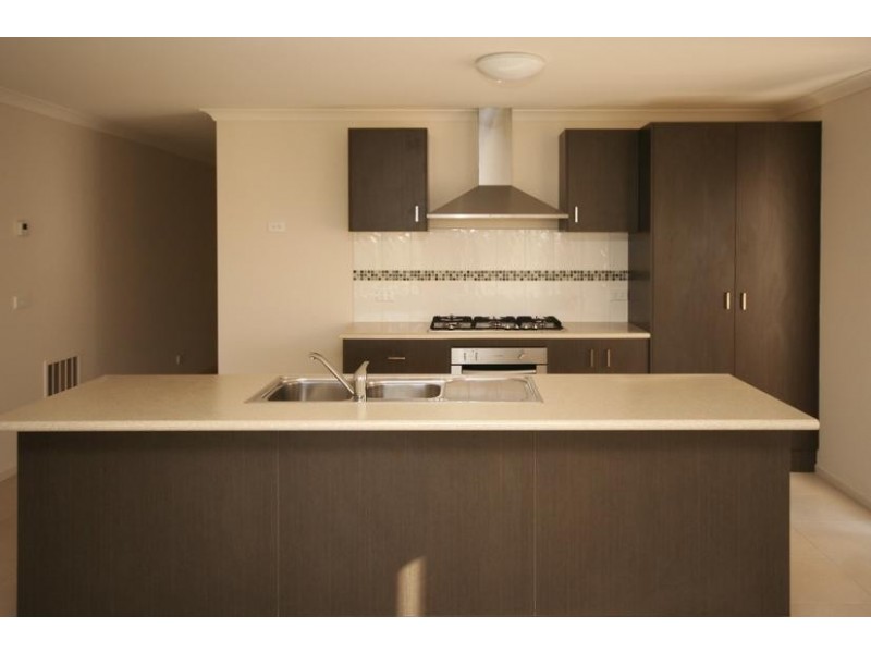 8 Gabitt Street, Cranbourne East VIC 3977