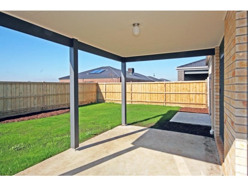 8 Gabitt Street, Cranbourne East VIC 3977