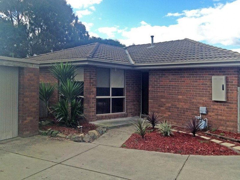 2/11 Hazlitt Court, Cranbourne VIC 3977