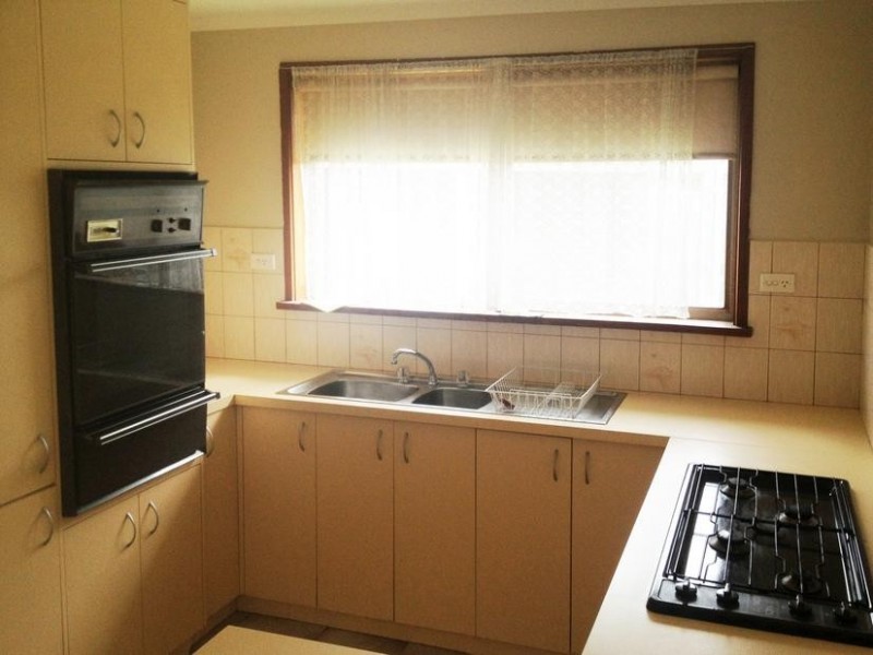 2/11 Hazlitt Court, Cranbourne VIC 3977