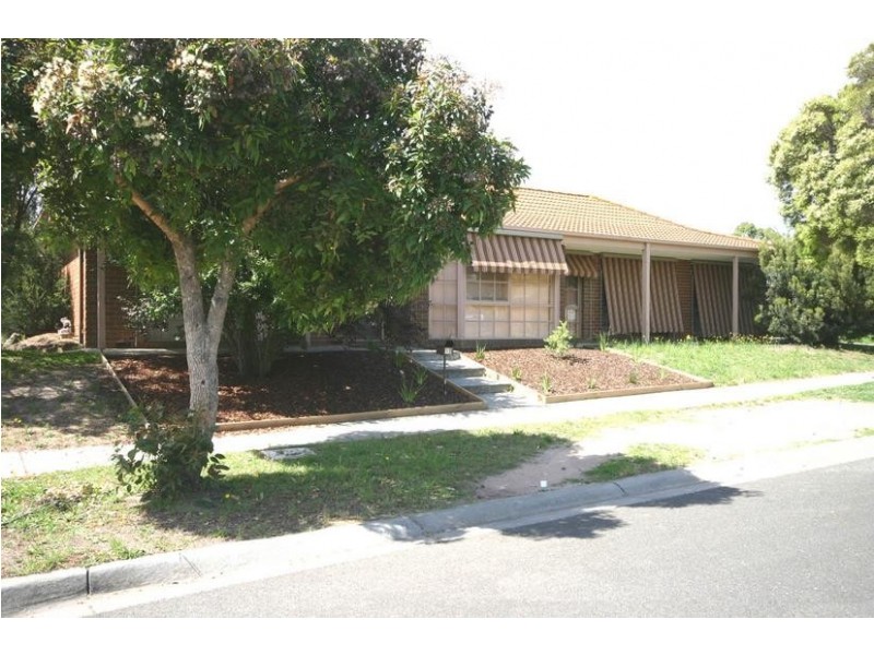 19 Hoysted Avenue, Cranbourne North VIC 3977