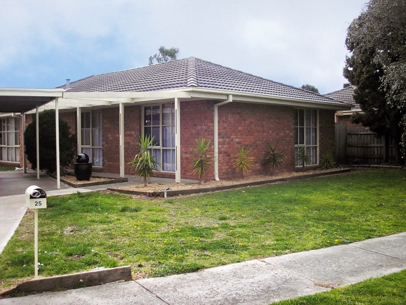 25 Macquarie Court, Cranbourne North VIC 3977
