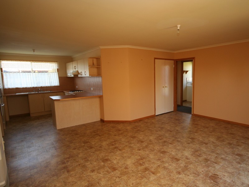 15 Geebung Road, Cranbourne VIC 3977