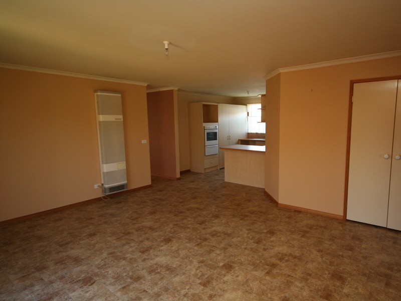 15 Geebung Road, Cranbourne VIC 3977