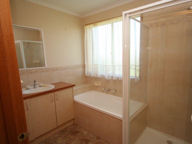 15 Geebung Road, Cranbourne VIC 3977