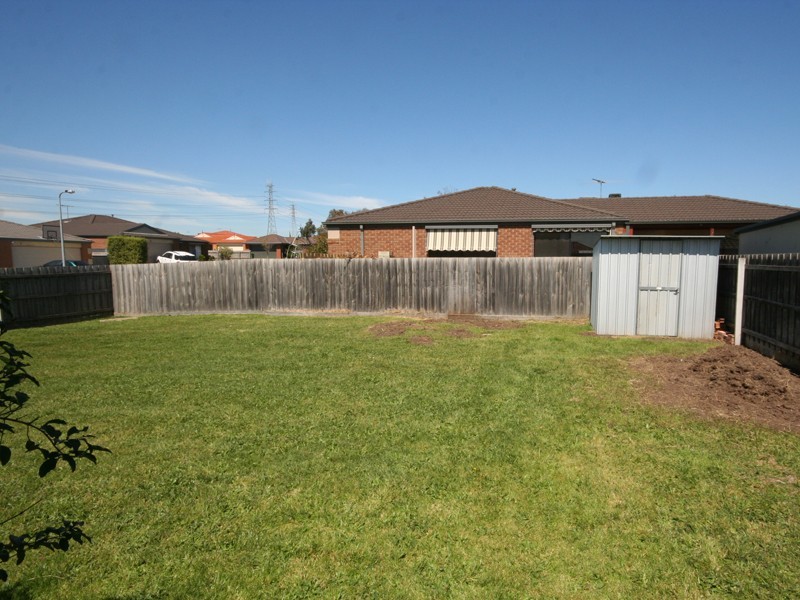 15 Geebung Road, Cranbourne VIC 3977