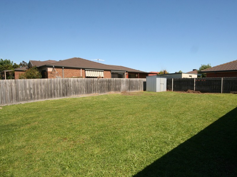 15 Geebung Road, Cranbourne VIC 3977