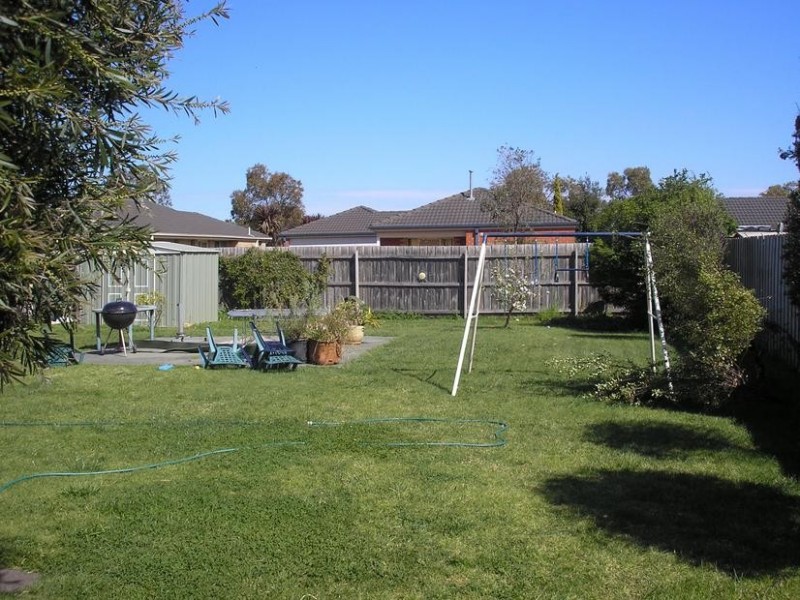 19 Middleham Close, Cranbourne VIC 3977