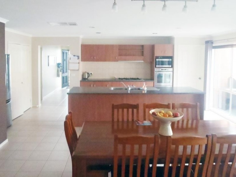 34 Stone Hill Circuit, Cranbourne East VIC 3977