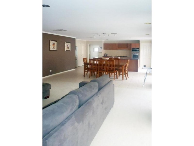 34 Stone Hill Circuit, Cranbourne East VIC 3977