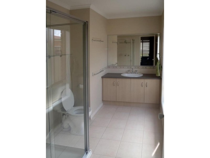 34 Stone Hill Circuit, Cranbourne East VIC 3977