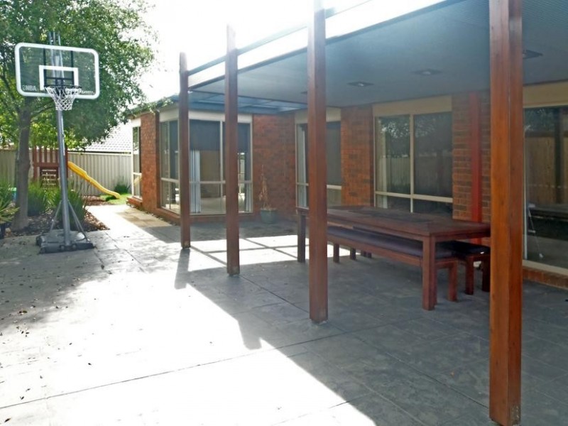 34 Stone Hill Circuit, Cranbourne East VIC 3977