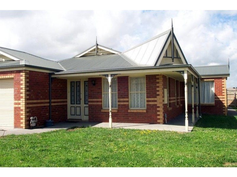 15 Sunningdale Crescent, Cranbourne VIC 3977