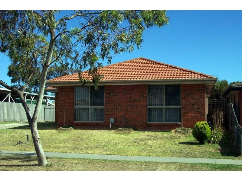 28 Brentwood Drive, Cranbourne North VIC 3977